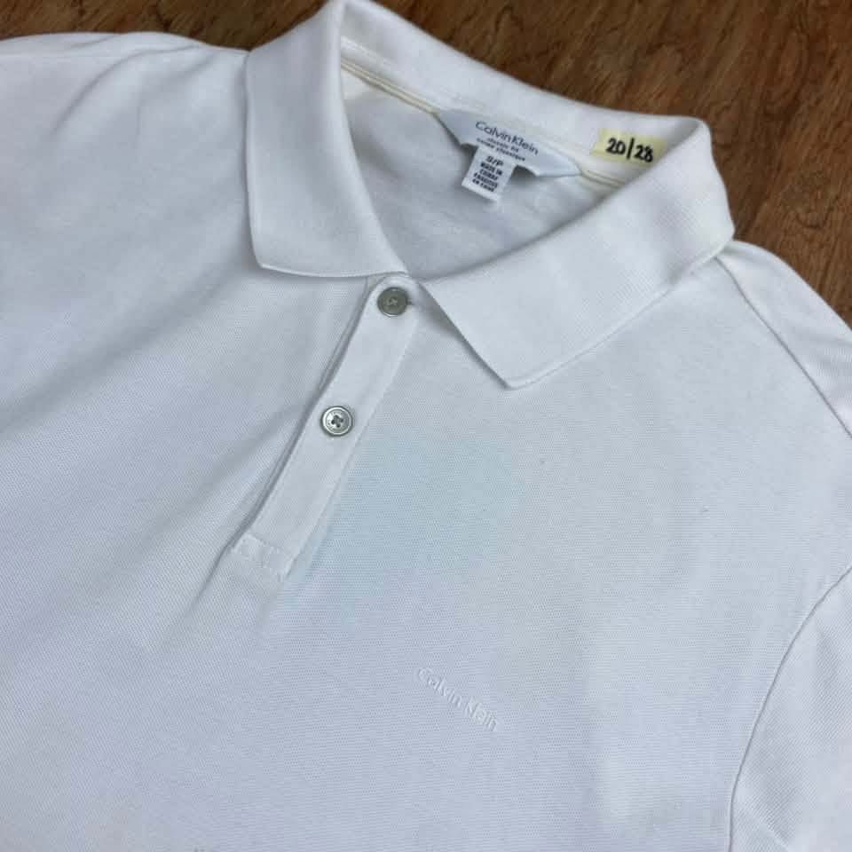 CALVIN KLEIN POLO SHIRT (Category: Tshirts & Polo Shirts ) located in Cavite. Submitted by block4597 (Listing ID 1466630858, Image 2). Description: ❇️ CALVIN KLEIN 📍SIZE - MEDIUM 20/28 📍ISSUE NONE 📍COLOR RATE -9.5/10 📍CONDITION - GOOD 📍 DECLARE AUTHENTIC.