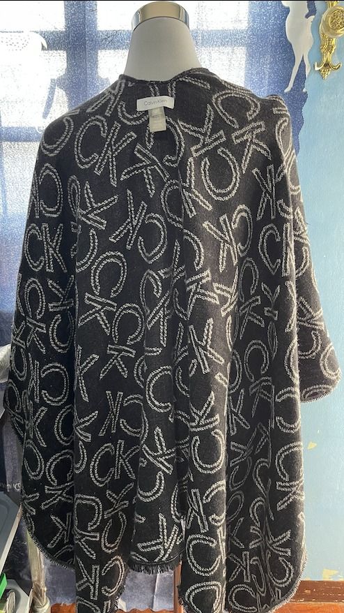 Calvin Klein Poncho USA bought (Category: Coats, Jackets and Outerwear) located in Las Pinas. Submitted by elnictomasco (Listing ID 1466579594, Image 2). Description: Calvin Klein Poncho USA bought Pick up or Shipping: LBC | J&T | Lalamove 📍Las Pinas City, Metro Manila .
