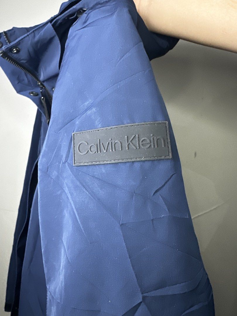 CALVIN KLEIN WINDBREAKER (Category: Coats, Jackets and Outerwear) located in Molave. Submitted by thriftmate13 (Listing ID 1466591463, Image 3). Description: .