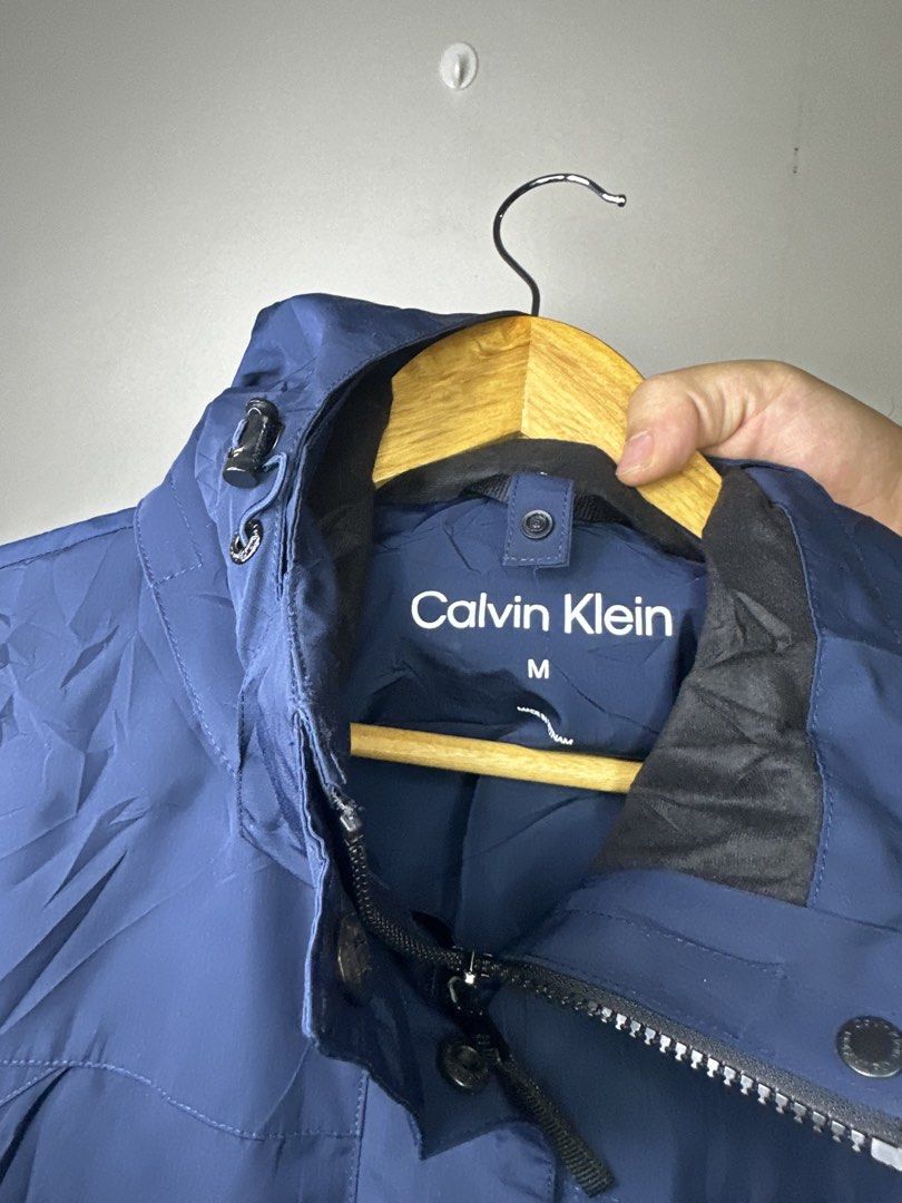 CALVIN KLEIN WINDBREAKER (Category: Coats, Jackets and Outerwear) located in Molave. Submitted by thriftmate13 (Listing ID 1466591463, Image 2). Description: .