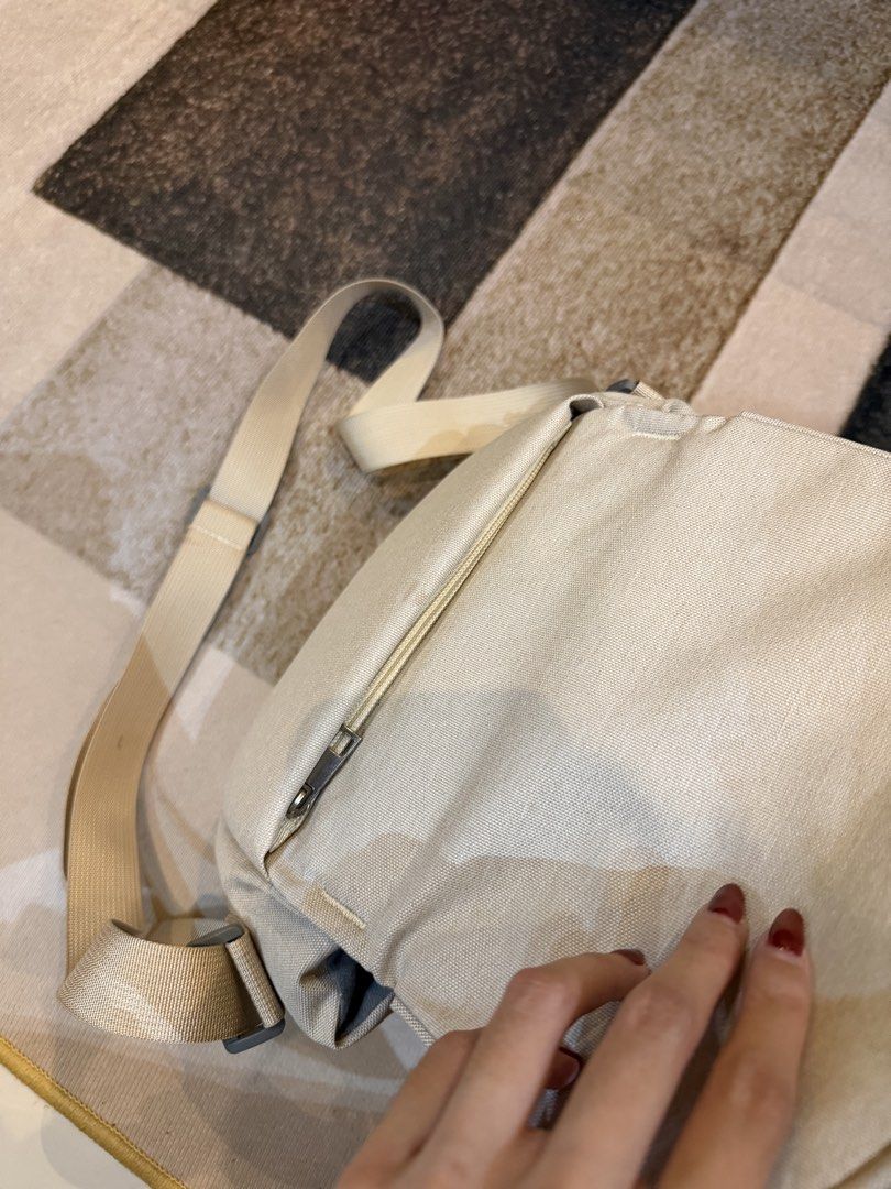 Camera Bag (Category: Camera Bags & Carriers) located in Malabon City. Submitted by makihiato (Listing ID 1466604448, Image 3). Description: brand new.