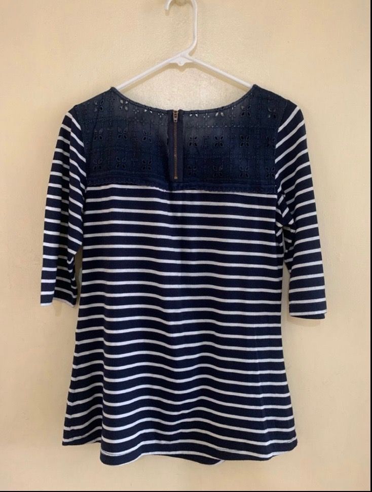 Candies Blouse Womens (Category: Blouses) located in Valenzuela. Submitted by clickandshoppreloved (Listing ID 1466612298, Image 2). Description: Candies Blouse Womens Onhand, Original Large to XL (25L x 16W) Color : Blue Striped (Good Condition).