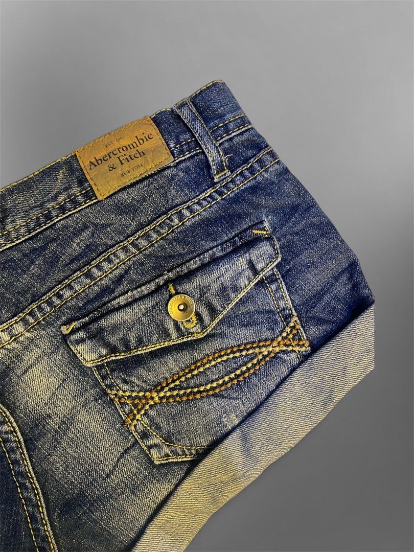 Cargo Abercrombie&F (Category: Shorts) located in Caloocan City. Submitted by blairbyysha (Listing ID 1466751780, Image 2). Description: Size 29 Length 9 No issue.