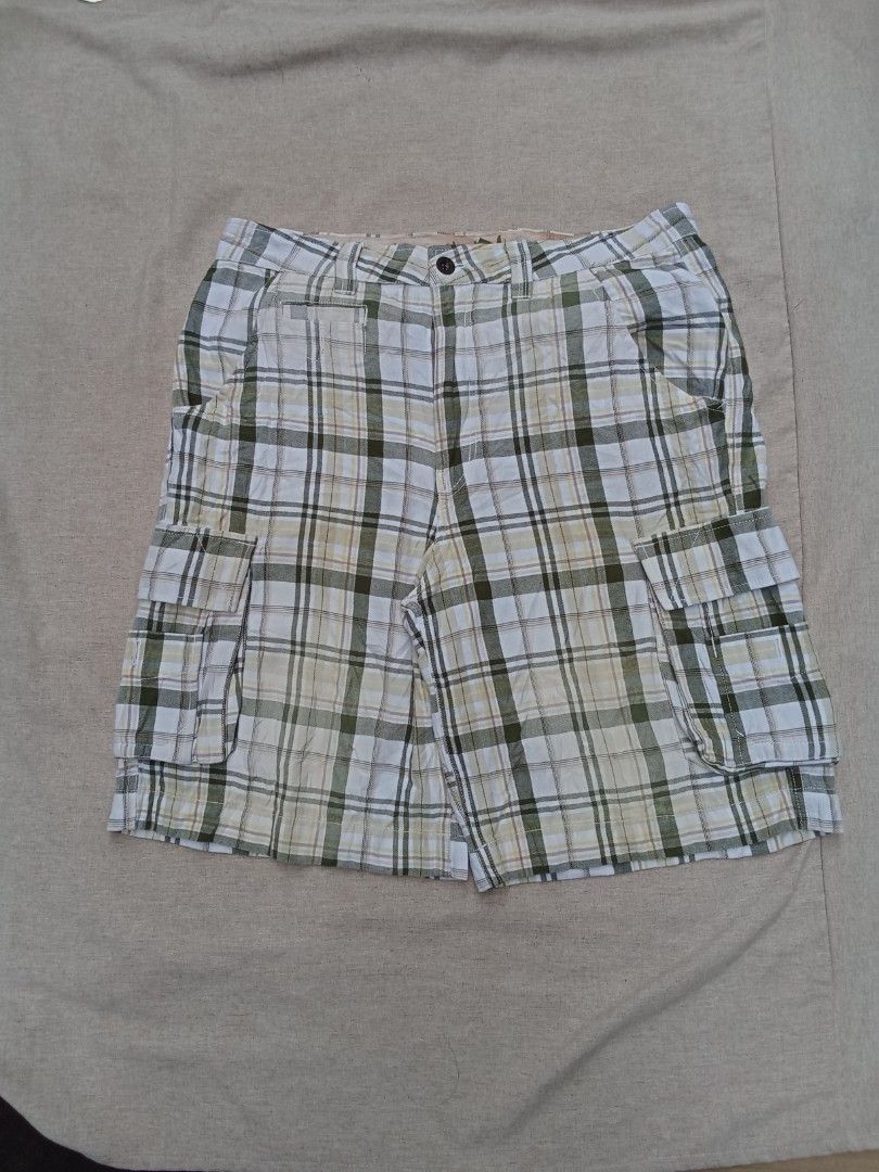 Cargo shorts ecko limited (Category: Shorts) located in Lipa City. Submitted by -mon27thrift14 (Listing ID 1466638394, Image 1). Description: waistline 36 length 23 hem13.5.