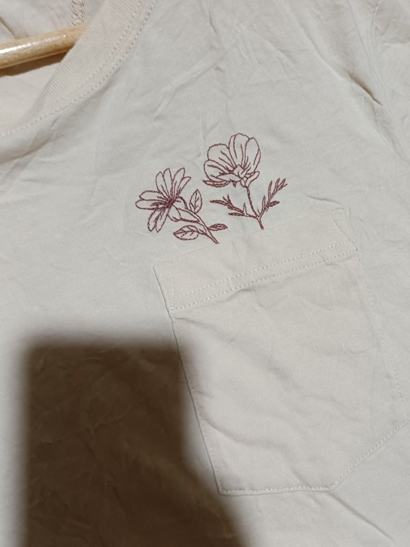 carhartt (Category: Shirts) located in Manila. Submitted by jheizkiehi39708 (Listing ID 1466770415, Image 3). Description: like new no issue meduim 20x24 9.9/10.