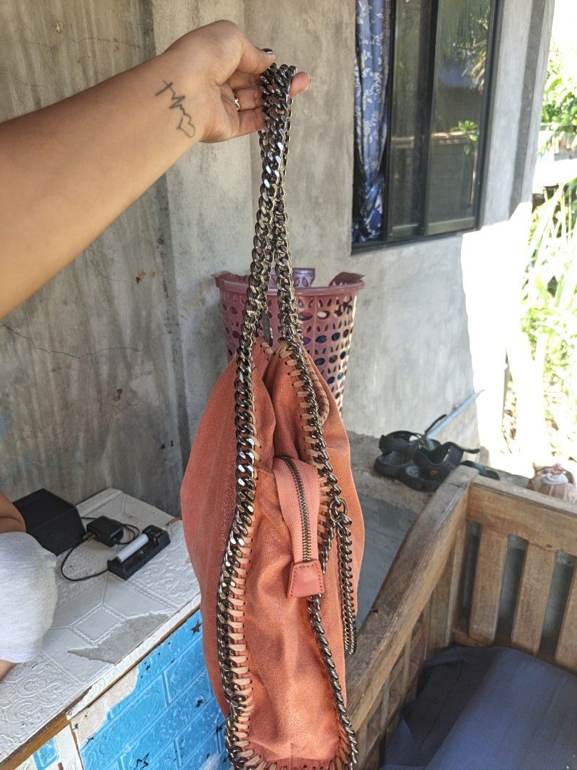 Cassile shoulder bag (Category: Shoulder Bags) located in Quezon, Isabela. Submitted by ukay-ukaybylyn (Listing ID 1466573547, Image 3). Description: one of my favorite😍 good condition💯 medium size 📍may stain sa loob I think lipstick.