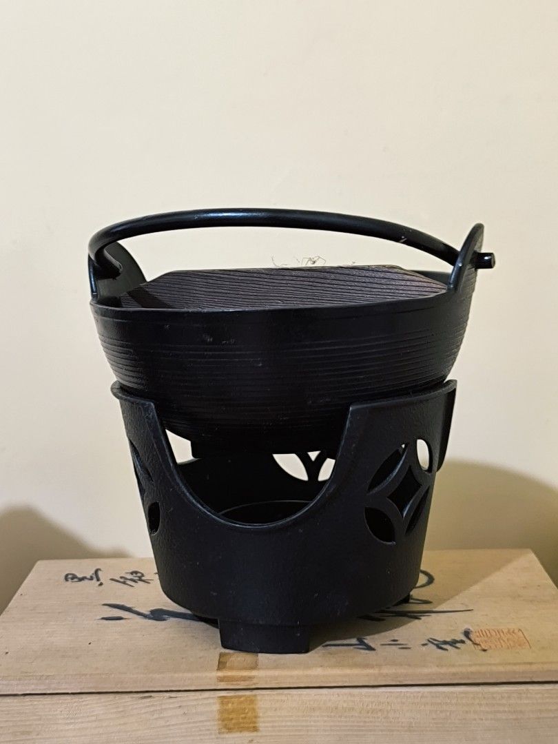 Cast iron hot pot (Category: Cookware & Accessories) located in Pangil. Submitted by kopee_matcha (Listing ID 1466643025, Image 3). Description: Price : 380 Comment: Mine/ M CLAIMING RULES • Strictly 2-day reservation only. Payment must be completed within 48 hours, otherwise the order will be forfeited and offered to the next miner. • No deleting/editing of "MINE" comments. •3+ items: Large pouch or box packaging only. Please manage your expecta