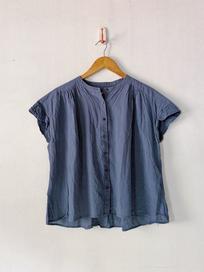 Casual Blouse (Category: Blouses) located in Taguig. Submitted by angellicaaaa_ (Listing ID 1466692243, Image 1). Description: - Medium size - No flaws - No COD.