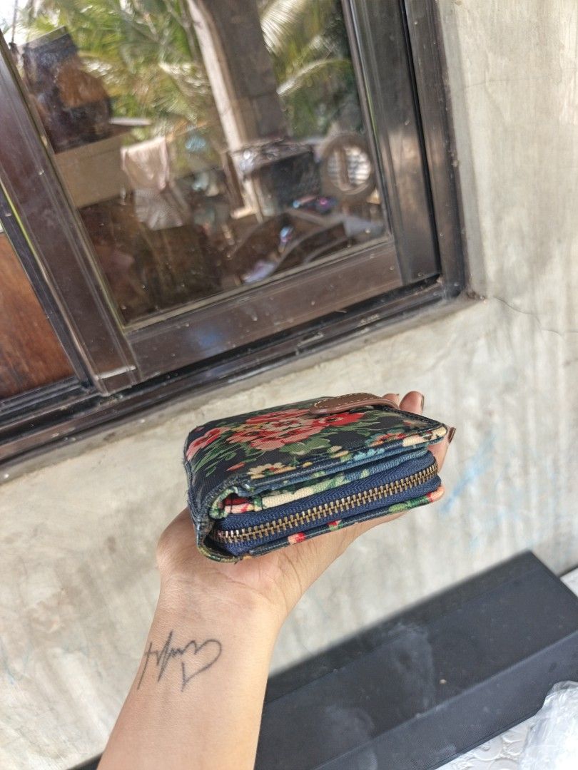 Cath kidston wallet for women (Category: Wallets & Card holders) located in Quezon, Isabela. Submitted by ukay-ukaybylyn (Listing ID 1466572796, Image 3). Description: super ganda😍 matibay sya minimal flaws sa last pic.