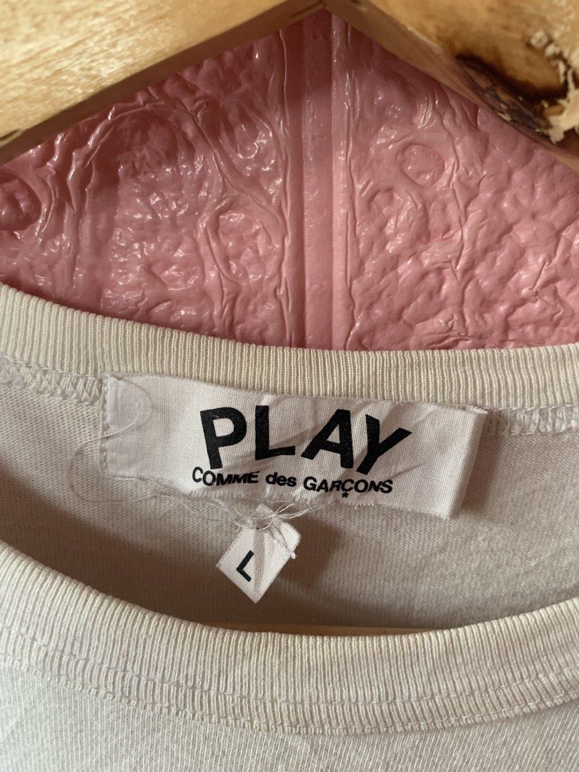 CDG Play Big Logo Authentic (Category: Shirts) located in Kabacan. Submitted by mansourrrrrr (Listing ID 1466734911, Image 2). Description: CDG Play Big Logo Authentic Youthsize: Large Small-Medium Adult Women’s Dimes: 18x22 Issue: Minimal stains (washable) Bagong bago po ito.