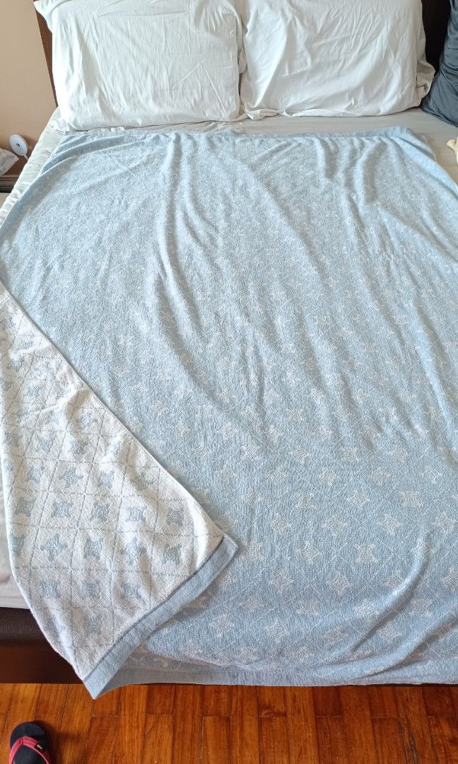 SALE! Celine Paris Towel Blanket 140x190cm (Category: Bedding & Towels) located in Makati City. Submitted by jstreasuredfinds (Listing ID 1466602727, Image 3). Description: Brand: Celine Paris Back to back 100% cotton Washed and sanitized. ❤️😊 Perfect as gift. 🎁👍.