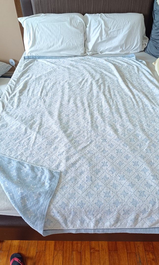 SALE! Celine Paris Towel Blanket 140x190cm (Category: Bedding & Towels) located in Makati City. Submitted by jstreasuredfinds (Listing ID 1466602727, Image 2). Description: Brand: Celine Paris Back to back 100% cotton Washed and sanitized. ❤️😊 Perfect as gift. 🎁👍.