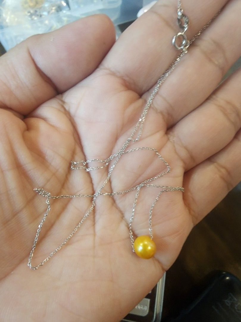 CENTERED PEARL NECKLACE (18 whitegold) (Category: Necklaces) located in Manila. Submitted by chrinathalie (Listing ID 1466631484, Image 1). Description: 100 % LEGIT WHITEGOLD Pawnable FRESHWATER PEARL (CENTERED PENDANT) sobrang kintab pa din..