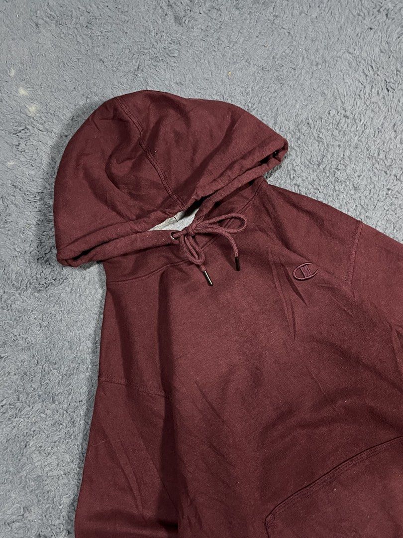 Champion (Category: Hoodies) located in Aurora. Submitted by dl.thrift06 (Listing ID 1466770149, Image 3). Description: Maroon champion hoodie Ganda nito🔥 Excellent condition 9.9/10 color rate Issue: ❌ Size on tag: Medium Waist: 22 Length: 27.5 👕Need Wash 📦Buyers will shoulder shipping fee. 📸Product color may slightly vary due to lighting during photoshoot or to your monitor settings. ⚠️Joy/flaker will be posted! ⚠️No deleting comments be res