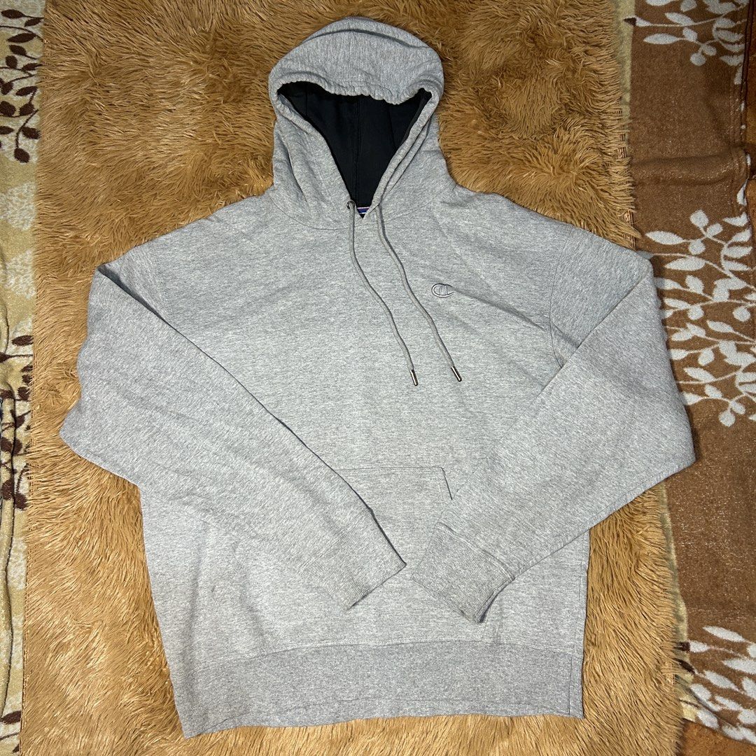 Champion Gray Hoodie Basic Logo (Category: Coats, Jackets and Outerwear) located in Manila. Submitted by albrtthriftpicks (Listing ID 1466749897, Image 1). Description: 📍Champion Gray Hoodie Basic Logo 24.5x28 dimes fit to L to semi XL 9/10 condition 850+sf.