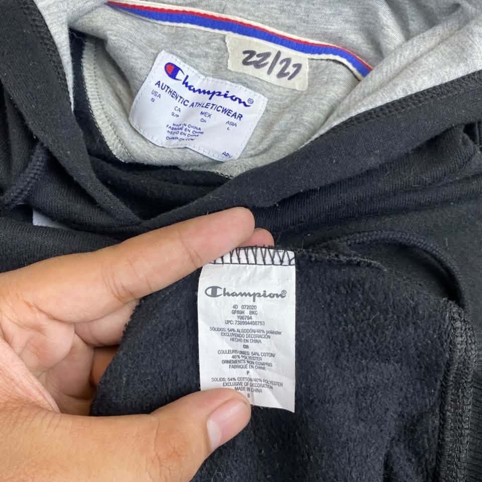 CHAMPION HOODIE (Category: Coats, Jackets and Outerwear) located in Cavite. Submitted by block4597 (Listing ID 1466631706, Image 3). Description: ❇️ CHAMPION 📍SIZE - LARGE 22/27 📍ISSUE NONE 📍COLOR RATE -9/10 📍CONDITION -EXCELLENT 📍 DECLARE AUTHENTIC.