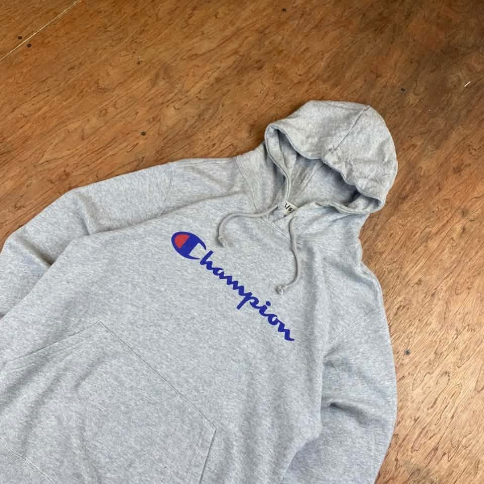 CHAMPION HOODIE (Category: Coats, Jackets and Outerwear) located in Cavite. Submitted by block4597 (Listing ID 1466633229, Image 2). Description: ❇️ CHAMPION 📍SIZE - LARGE 23/27 📍ISSUE NONE 📍COLOR RATE -9.5/10 📍CONDITION -EXCELLENT 📍 DECLARE AUTHENTIC.
