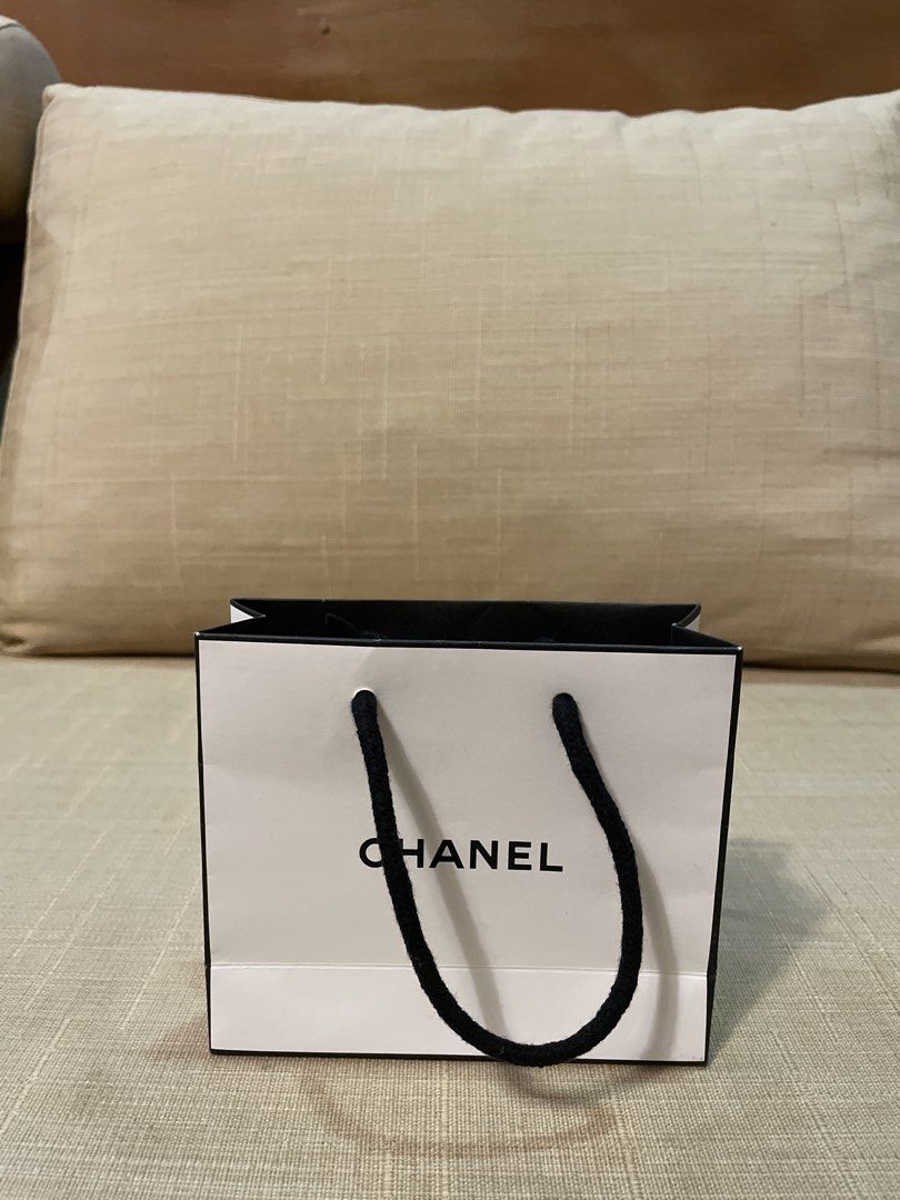 Chanel Mini Paperbag (Category: Luxury Bags & Wallets) located in Cebu City. Submitted by kiki_closet168 (Listing ID 1466648094, Image 3). Description: Size 5.5in x 4.5in x 1.75in.