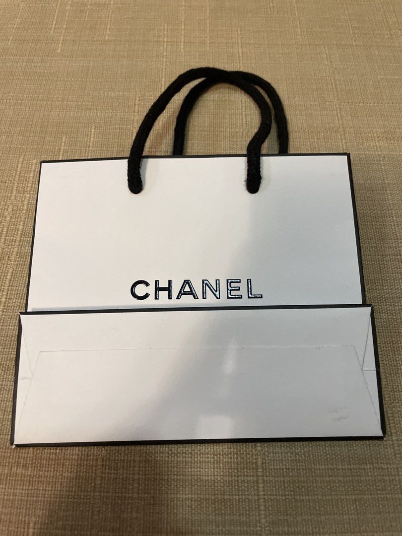 Chanel Mini Paperbag (Category: Luxury Bags & Wallets) located in Cebu City. Submitted by kiki_closet168 (Listing ID 1466648094, Image 2). Description: Size 5.5in x 4.5in x 1.75in.