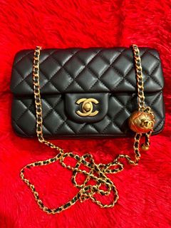 (Category: ) located in . Submitted by luxxe_closet (Listing ID 1466646398, Image 1). Description: .