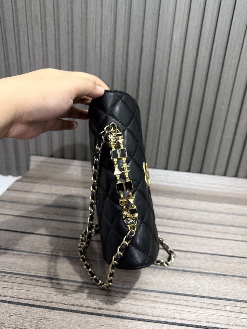 Chanel Quilted (Category: Luxury Bags & Wallets) located in Cavite. Submitted by aiznpreluvv (Listing ID 1466578764, Image 3). Description: .