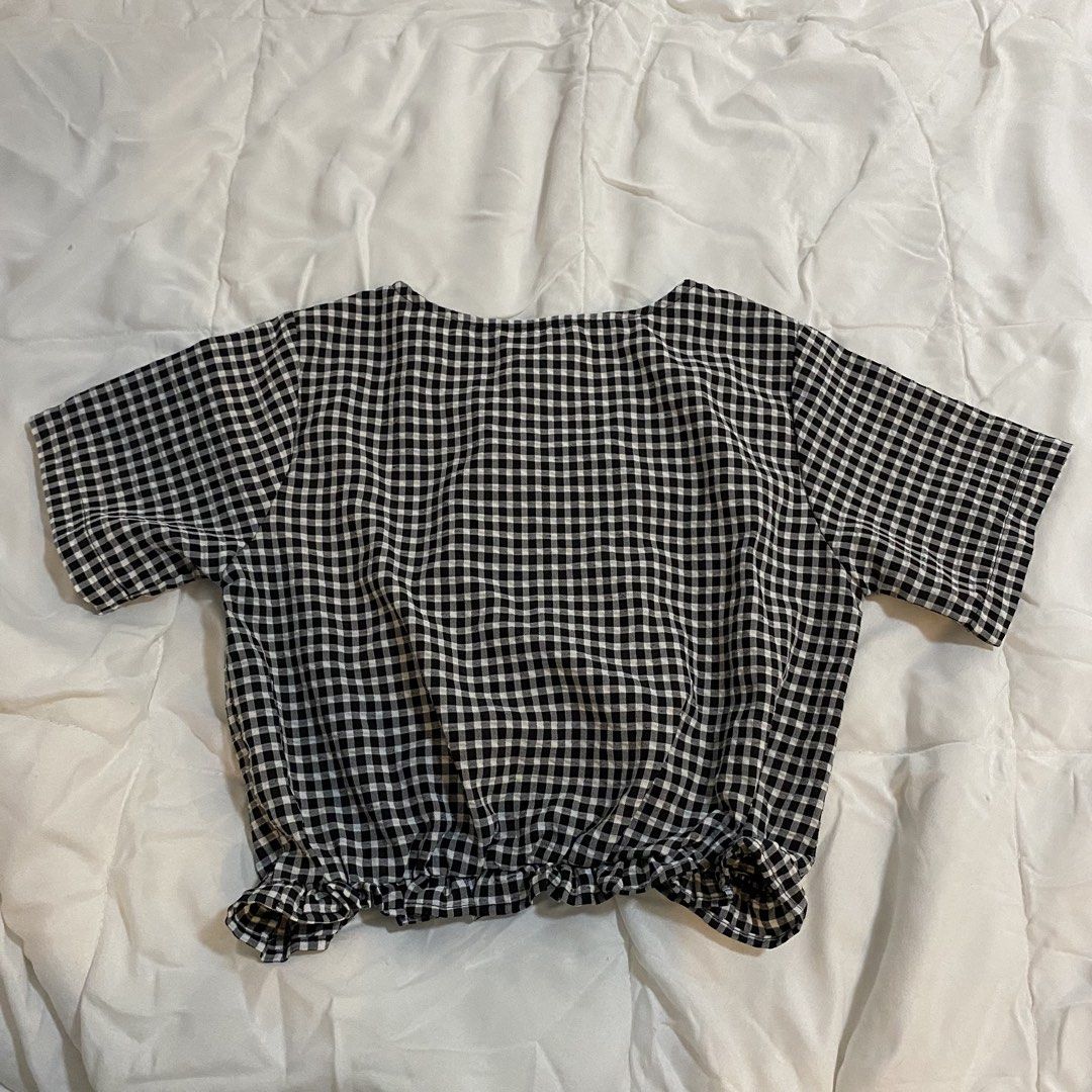 Checkered V-Neck Short Sleeve Top (Category: Shirts) located in Manila. Submitted by sugarcane888 (Listing ID 1466701482, Image 3). Description: ⭐️ SHEIN - Checkered V-Neck Short Sleeve Top 📌 Fits S - M 📌 In good condition.