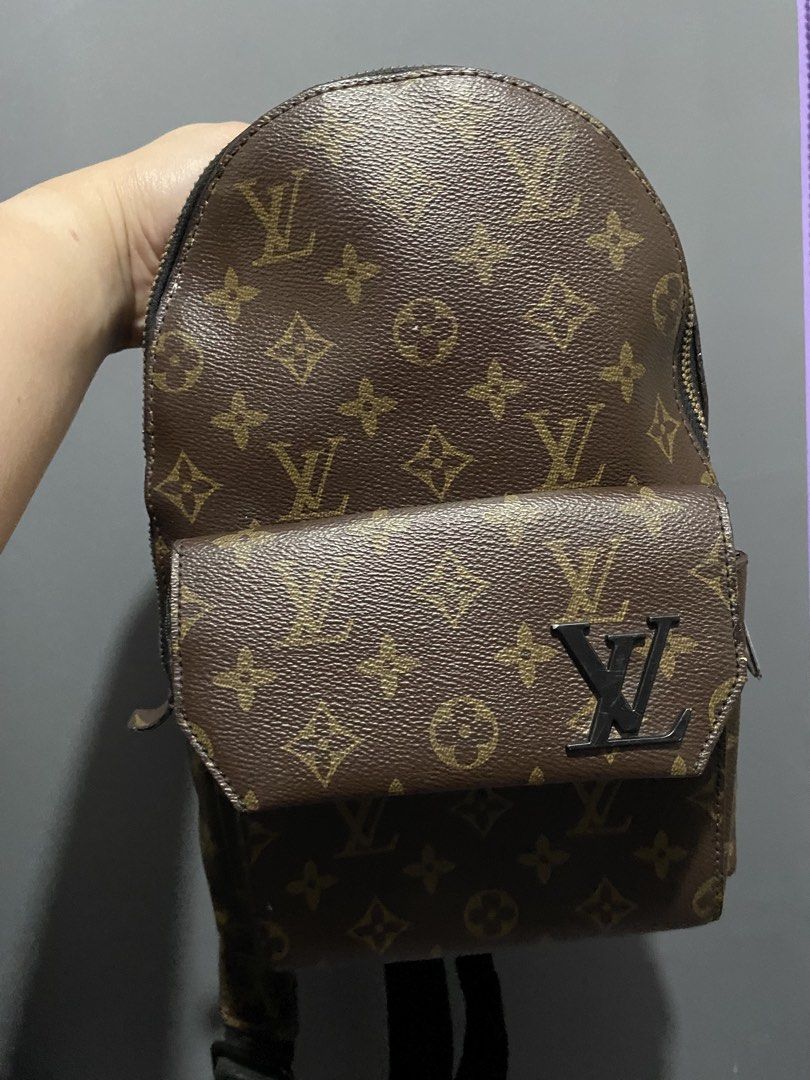 Chest bag (Category: Luxury Bags & Wallets) located in Batangas. Submitted by bagstolove2.0 (Listing ID 1466773623, Image 2). Description: .