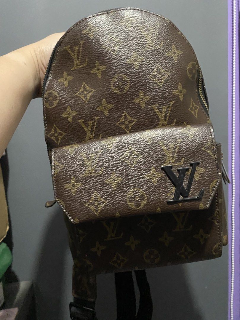 Chest bag (Category: Luxury Bags & Wallets) located in Batangas. Submitted by bagstolove2.0 (Listing ID 1466773623, Image 1). Description: .