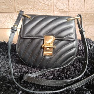 (Category: ) located in . Submitted by dione_closet503 (Listing ID 1466644757, Image 1). Description: .