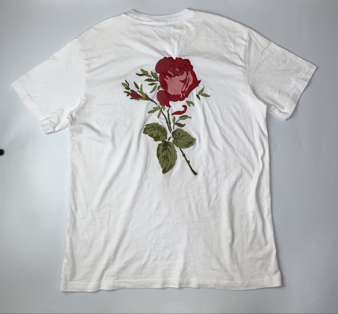 Christian Dior tee (Category: Formal Shirts) located in Ivisan. Submitted by trashtotreasuree (Listing ID 1466709118, Image 3). Description: Issue need wash.