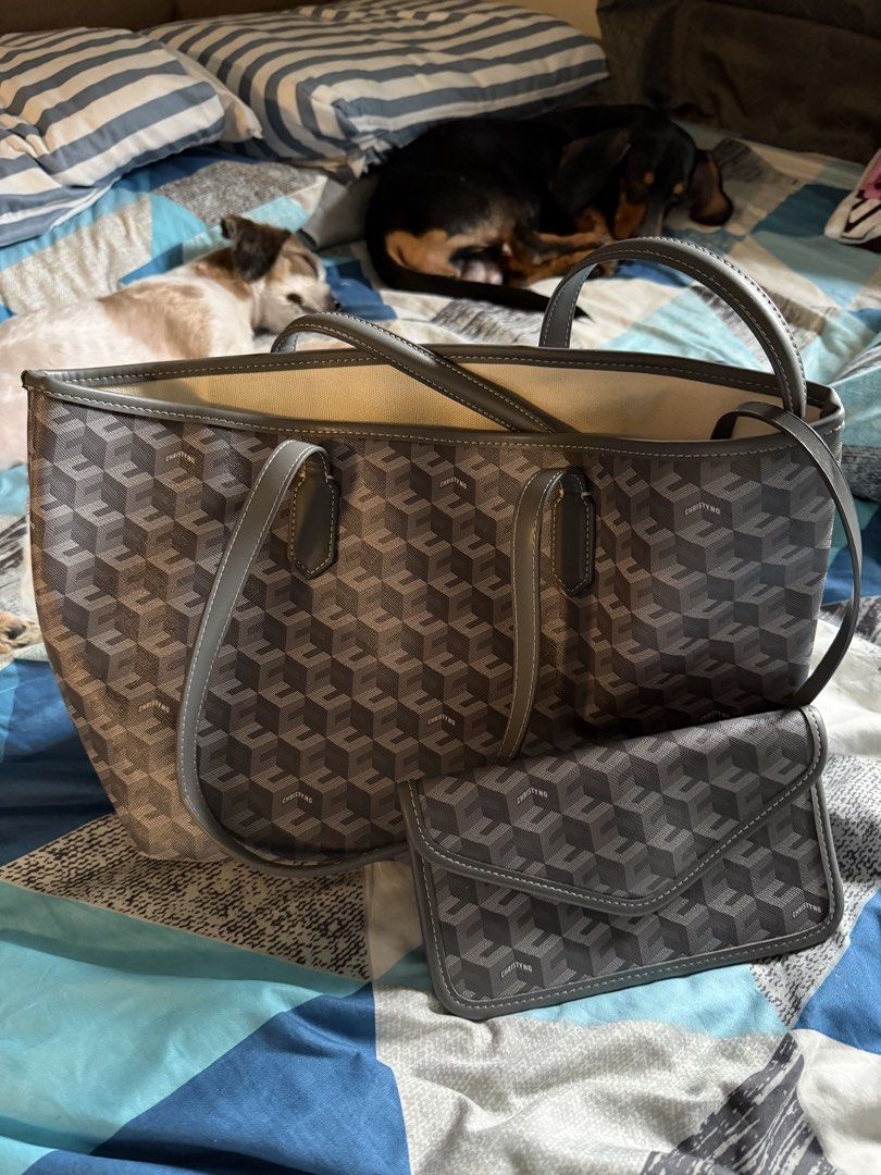 Christy Ng (Category: Shoulder Bags) located in Manila. Submitted by rielie.declutter (Listing ID 1466631691, Image 1). Description: In good condition Size Medium Ash Gray.