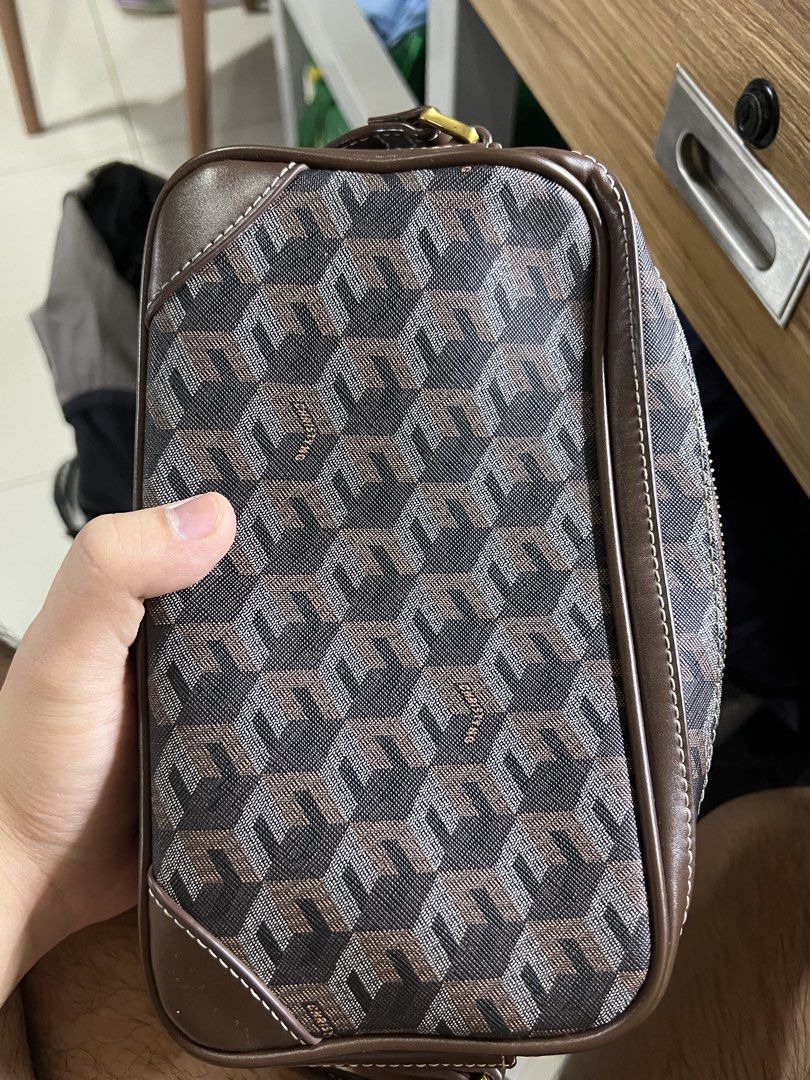 Christy Ng Pedro Sling Bag (Category: Sling Bags) located in Balanga. Submitted by luigiii7 (Listing ID 1466764189, Image 3). Description: 9/10 condition 2000 free shipping anywhere in ph (negotiable) MANILA BATAAN.