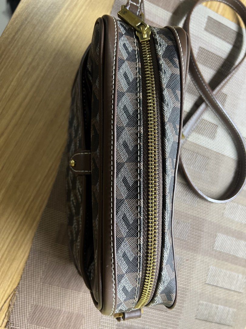 Christy Ng Pedro Sling Bag (Category: Sling Bags) located in Balanga. Submitted by luigiii7 (Listing ID 1466764189, Image 2). Description: 9/10 condition 2000 free shipping anywhere in ph (negotiable) MANILA BATAAN.