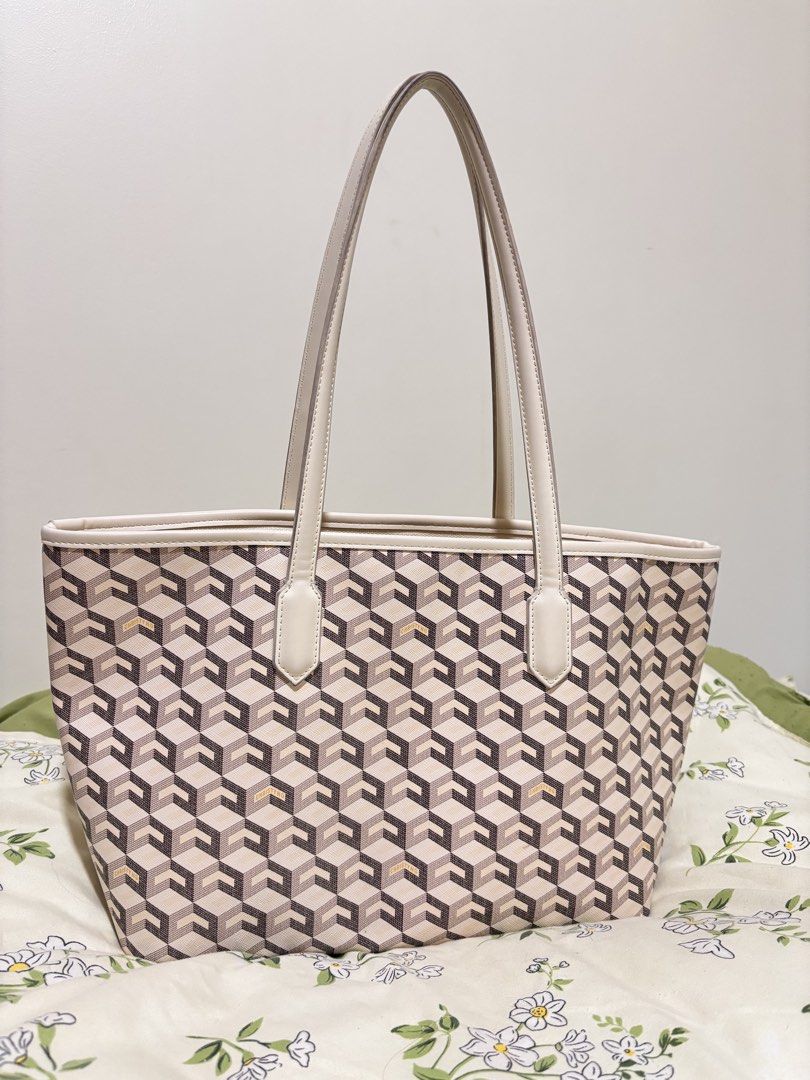 Christy Ng Tote Bag Russo Medium (Category: Tote Bags) located in Manila. Submitted by alygdl (Listing ID 1466619943, Image 1). Description: Christy Ng tote bag Russo Months used Unnoticeable signs of usage see photos Location FAIRLANE RESIDENCE RFS: DECLUTTER.