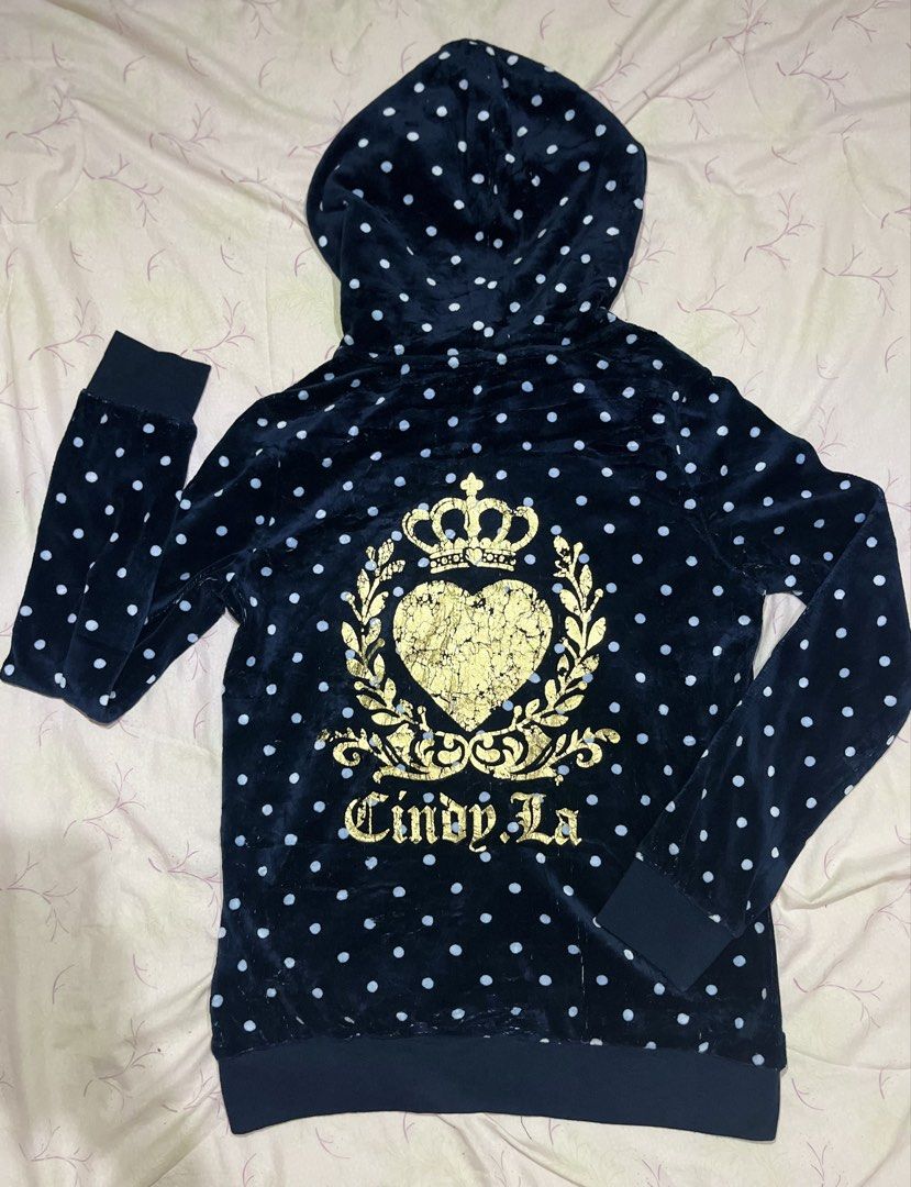 Cindy LA Hoodie velour (Category: Coats, Jackets and Outerwear) located in Hermosa. Submitted by kennyneverdies (Listing ID 1466729173, Image 2). Description: 👑 Cindy La hoodie (issue: Back crack print) Size: S-M L: 24 Inch W: 17 Inch.