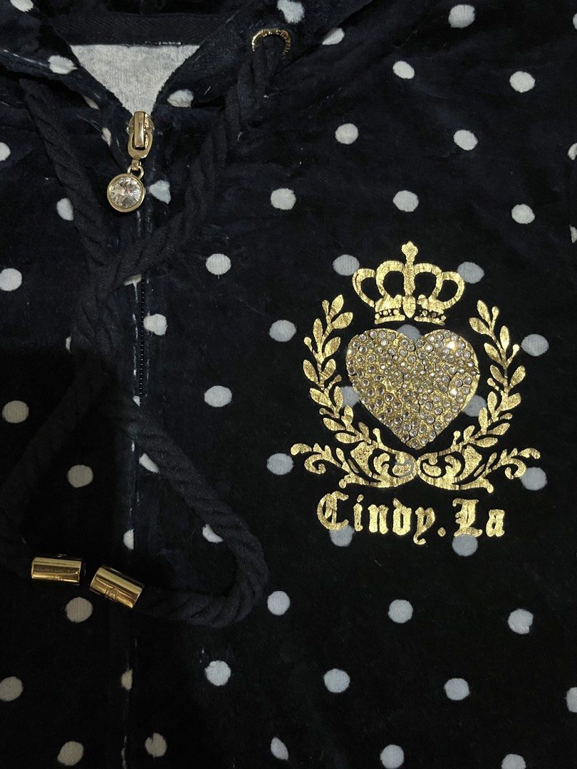 Cindy LA Hoodie velour (Category: Coats, Jackets and Outerwear) located in Hermosa. Submitted by kennyneverdies (Listing ID 1466729173, Image 3). Description: 👑 Cindy La hoodie (issue: Back crack print) Size: S-M L: 24 Inch W: 17 Inch.