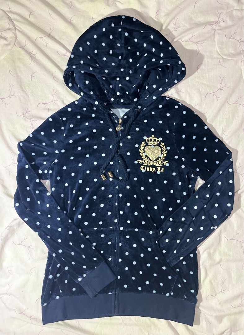 Cindy LA Hoodie velour (Category: Coats, Jackets and Outerwear) located in Hermosa. Submitted by kennyneverdies (Listing ID 1466729173, Image 1). Description: 👑 Cindy La hoodie (issue: Back crack print) Size: S-M L: 24 Inch W: 17 Inch.