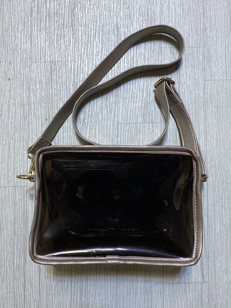 Clear Transparent Crossbody Bag (Category: Cross-body Bags) located in Pasig City. Submitted by terrencec34805 (Listing ID 1466739989, Image 3). Description: Trendy clear vinyl crossbody bag with stylish metallic rose gold trim In very good condition .