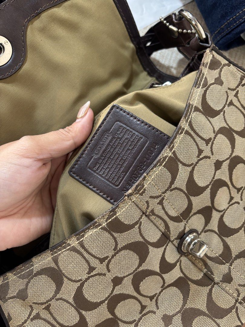 COACH (Category: Luxury Bags & Wallets) located in San Nicolas. Submitted by divine_clo (Listing ID 1466750899, Image 3). Description: NO RUBS & ISSU ! LOCATION : SAN NICOLAS ILOCOS NORTE.