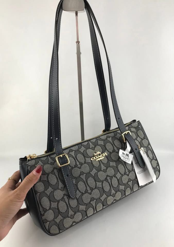 Coach Asher (Category: Shoulder Bags) located in Binan City. Submitted by pinkykeenshop (Listing ID 1466588263, Image 2). Description: .