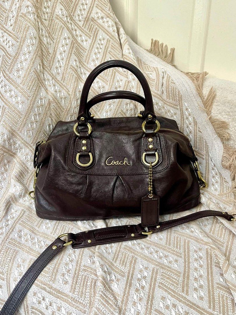 Coach Ashley Choco Brown Medium (Category: Luxury Bags & Wallets) located in Quezon City. Submitted by vintagemuseco.ph (Listing ID 1466687976, Image 1). Description: Pick-up ready Minor sign of use only No major flaws.