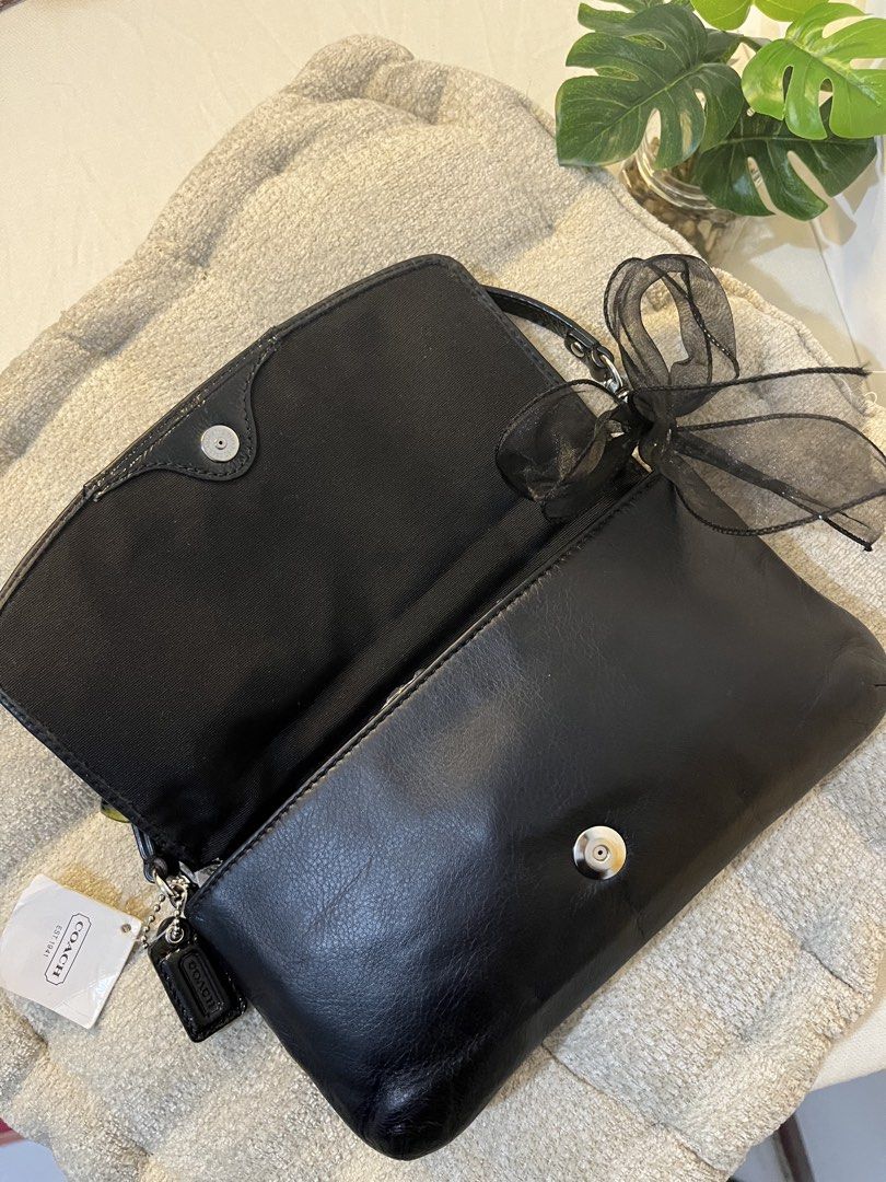 Coach Ashley Pleated (Category: Luxury Bags & Wallets) located in Manila. Submitted by 4usis (Listing ID 1466619403, Image 2). Description: Details on IG: @fooryousis.