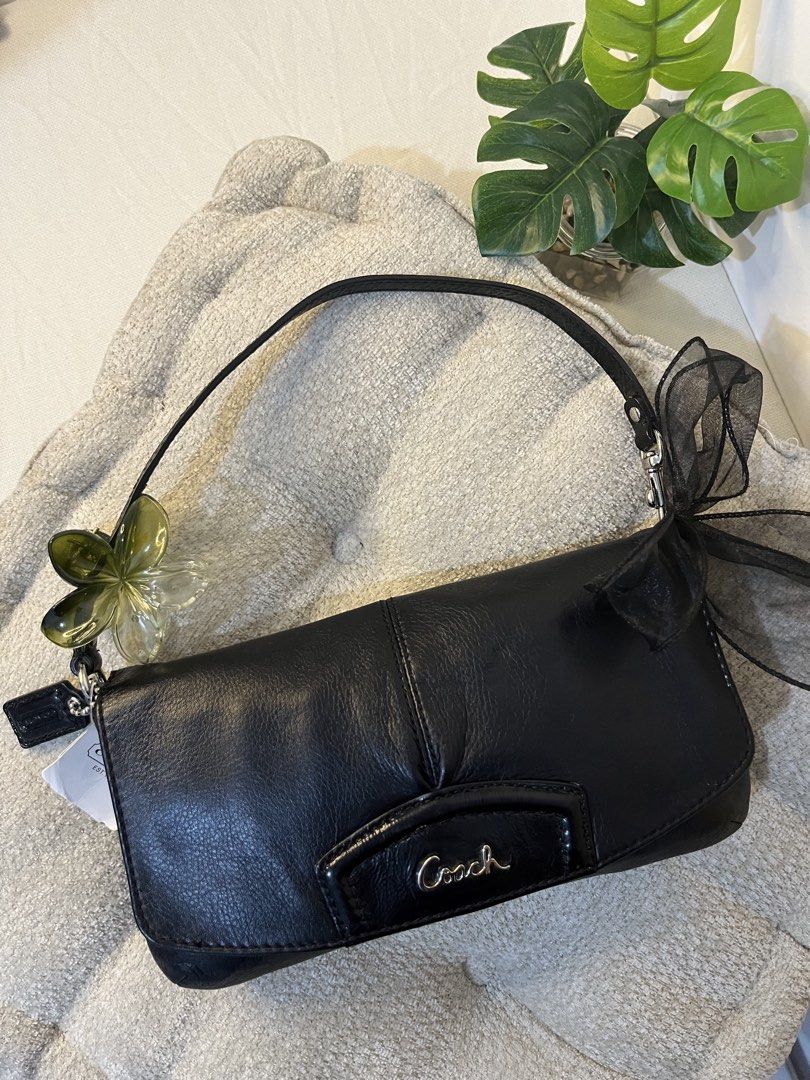 Coach Ashley Pleated (Category: Luxury Bags & Wallets) located in Manila. Submitted by 4usis (Listing ID 1466619403, Image 1). Description: Details on IG: @fooryousis.