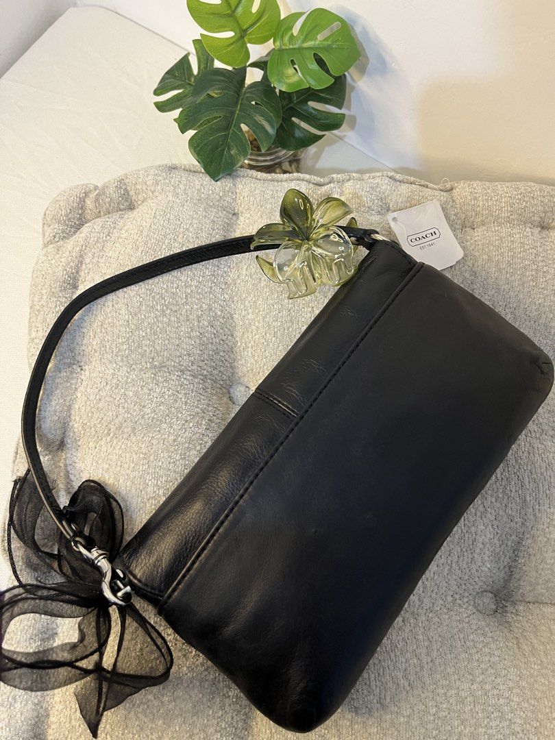 Coach Ashley Pleated (Category: Luxury Bags & Wallets) located in Manila. Submitted by 4usis (Listing ID 1466619403, Image 3). Description: Details on IG: @fooryousis.