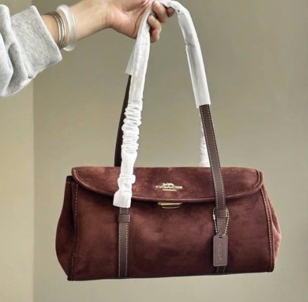 COACH BRIDGET SHOULDER BAG (Category: Shoulder Bags) located in Pasig City. Submitted by titalana2011991 (Listing ID 1466692681, Image 1). Description: .