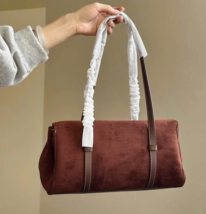 COACH BRIDGET SHOULDER BAG (Category: Shoulder Bags) located in Pasig City. Submitted by titalana2011991 (Listing ID 1466692681, Image 2). Description: .