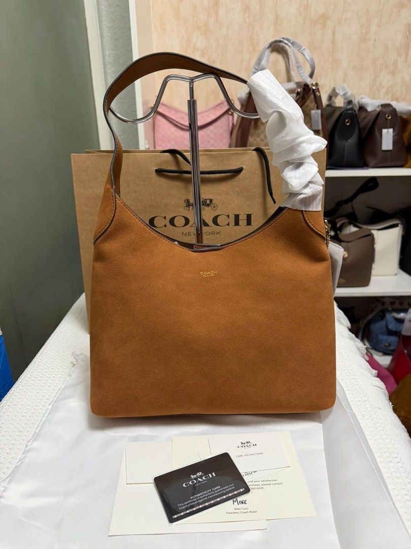 Coach Brooklyn Medium (Category: Shoulder Bags) located in Binan City. Submitted by pinkykeenshop (Listing ID 1466738082, Image 1). Description: .