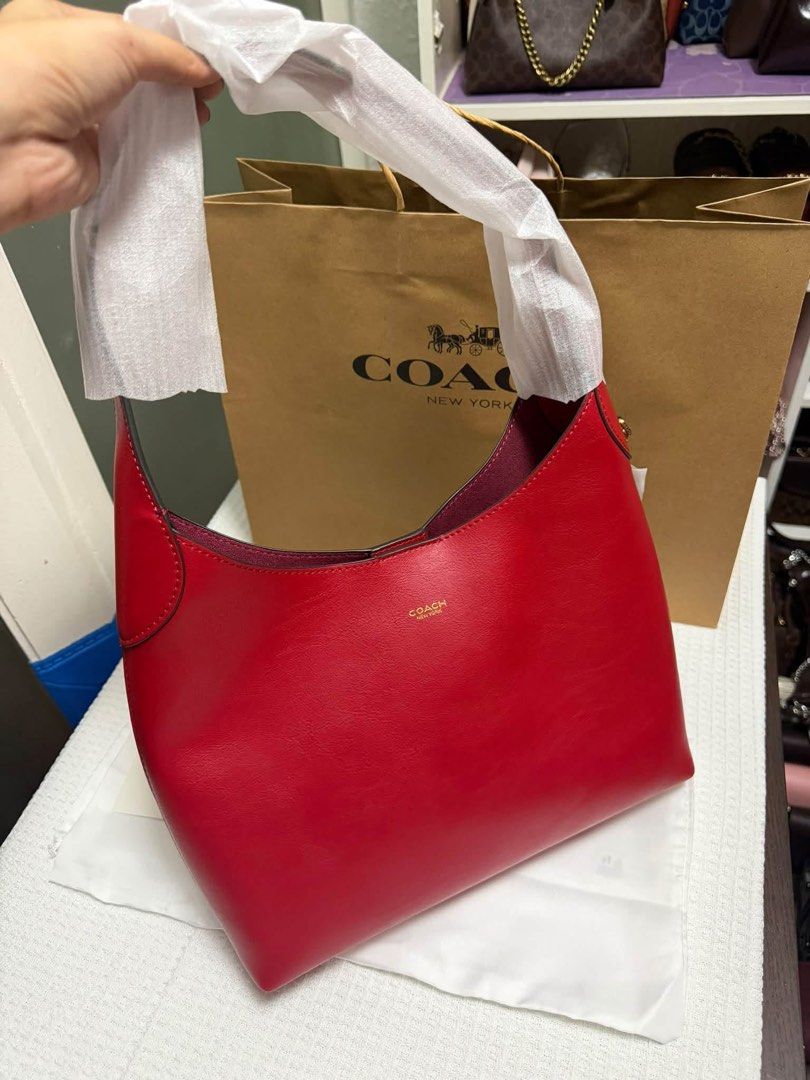 Coach Brooklyn Medium (Category: Shoulder Bags) located in Binan City. Submitted by pinkykeenshop (Listing ID 1466765403, Image 2). Description: .