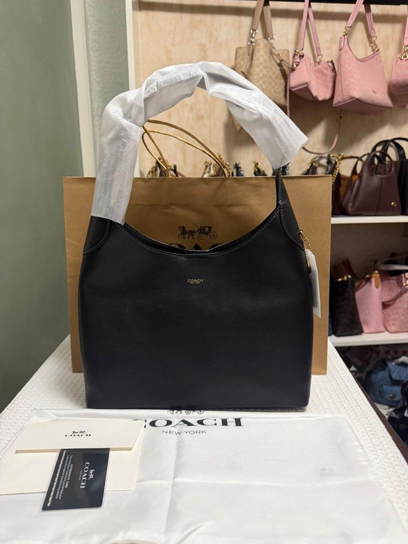 Coach Brooklyn Medium (Category: Shoulder Bags) located in Binan City. Submitted by pinkykeenshop (Listing ID 1466765424, Image 1). Description: .