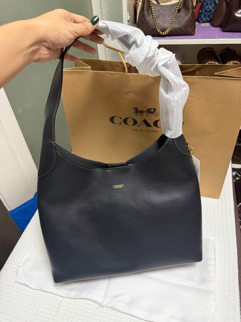Coach Brooklyn Medium (Category: Shoulder Bags) located in Binan City. Submitted by pinkykeenshop (Listing ID 1466765424, Image 2). Description: .